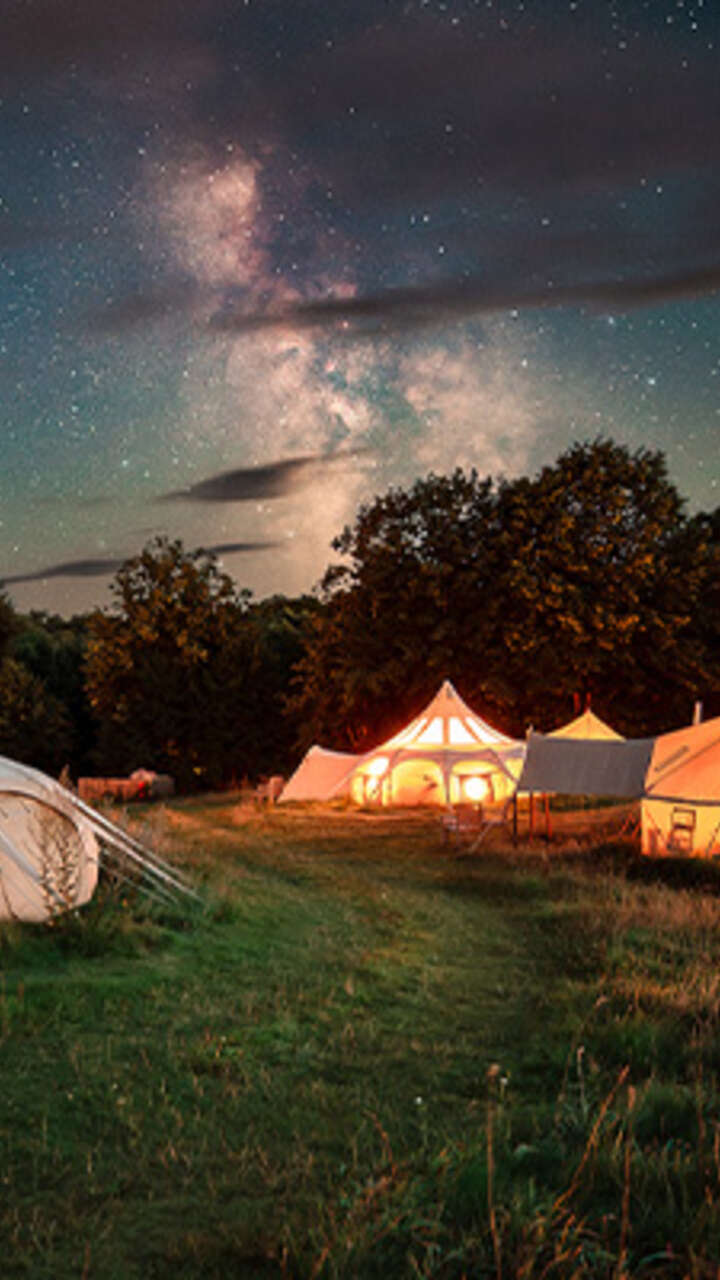 Camping, restauranter og hoteller